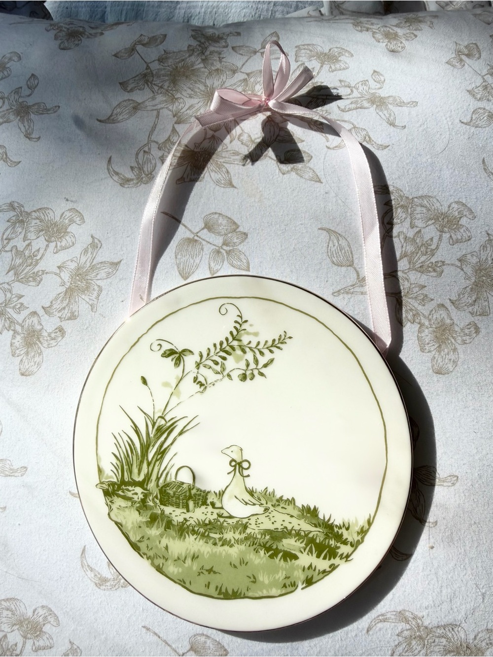 NWT Urban Outfitters Decorative Green Botanical Duck Wall Plaque w Pink Ribbon